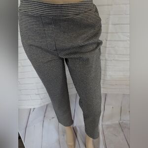 Nine West Black and Cream Cropped Pants